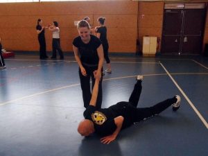 Démonstration lady Krav Club ABCC Nice Krav Maga